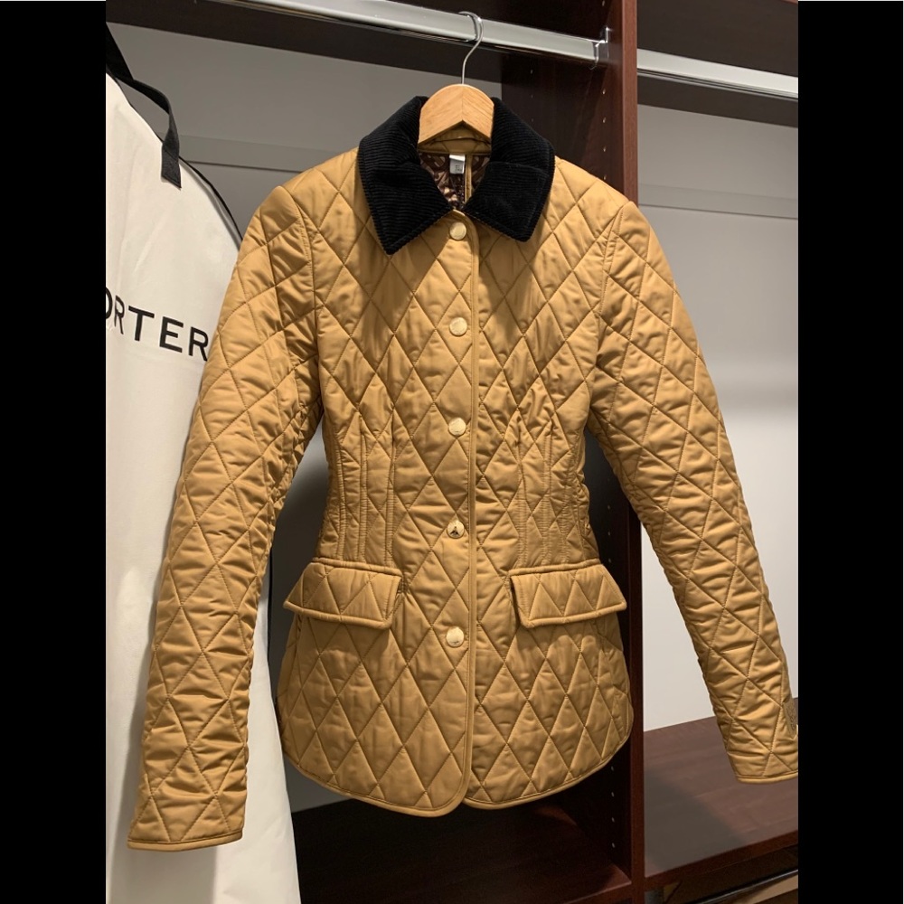 🚫SOLD🚫Burberry Fitted Diamond Quilted Barn Jackt